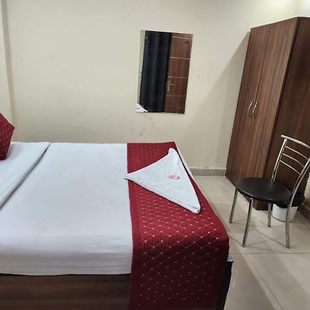 Hotel Cozy Cave Nueva Delhi Exterior foto