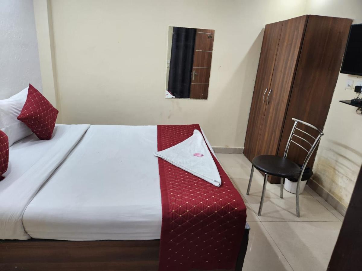 Hotel Cozy Cave Nueva Delhi Exterior foto