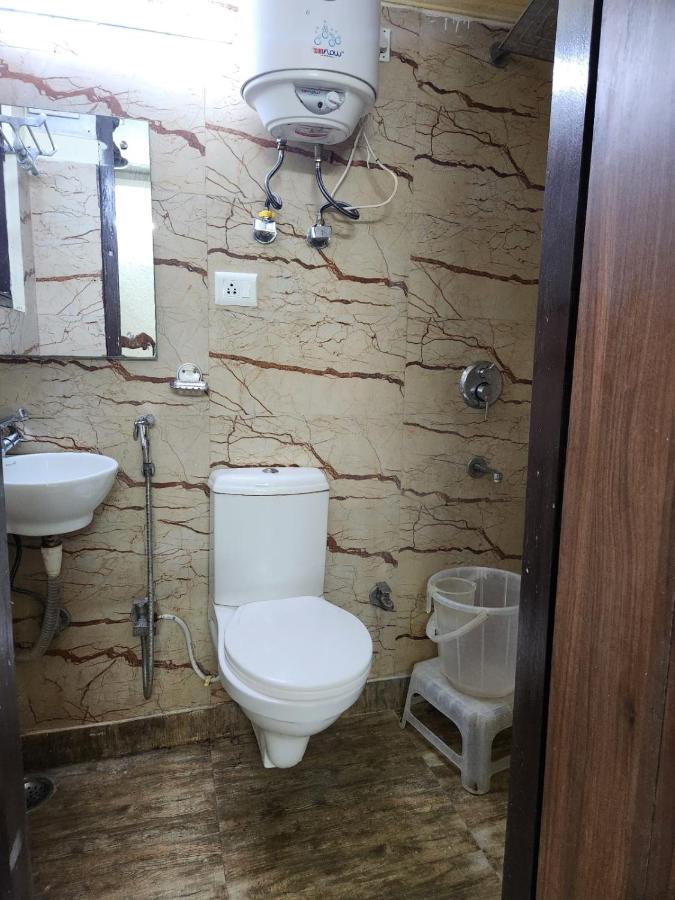 Hotel Cozy Cave Nueva Delhi Exterior foto
