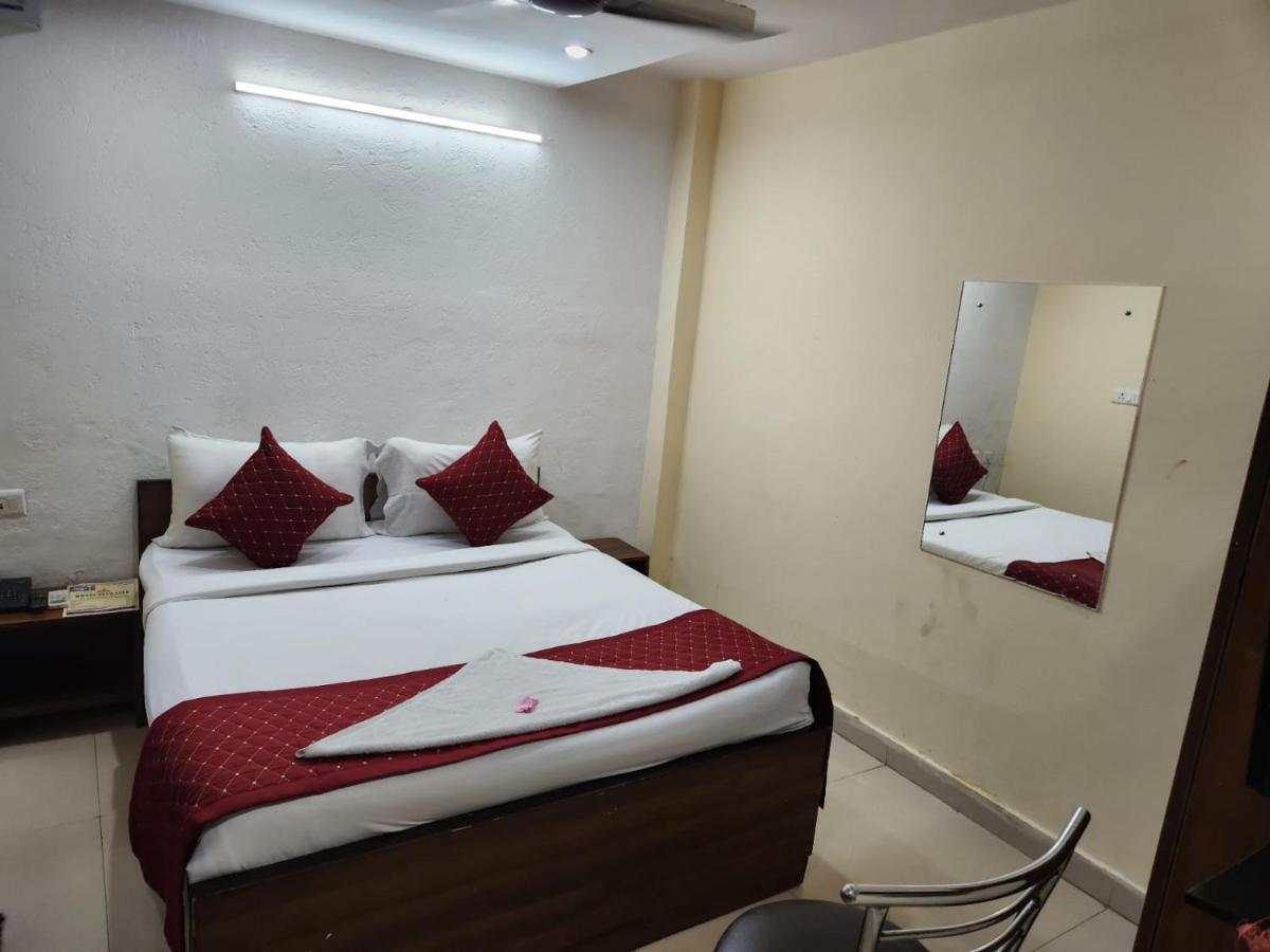 Hotel Cozy Cave Nueva Delhi Exterior foto