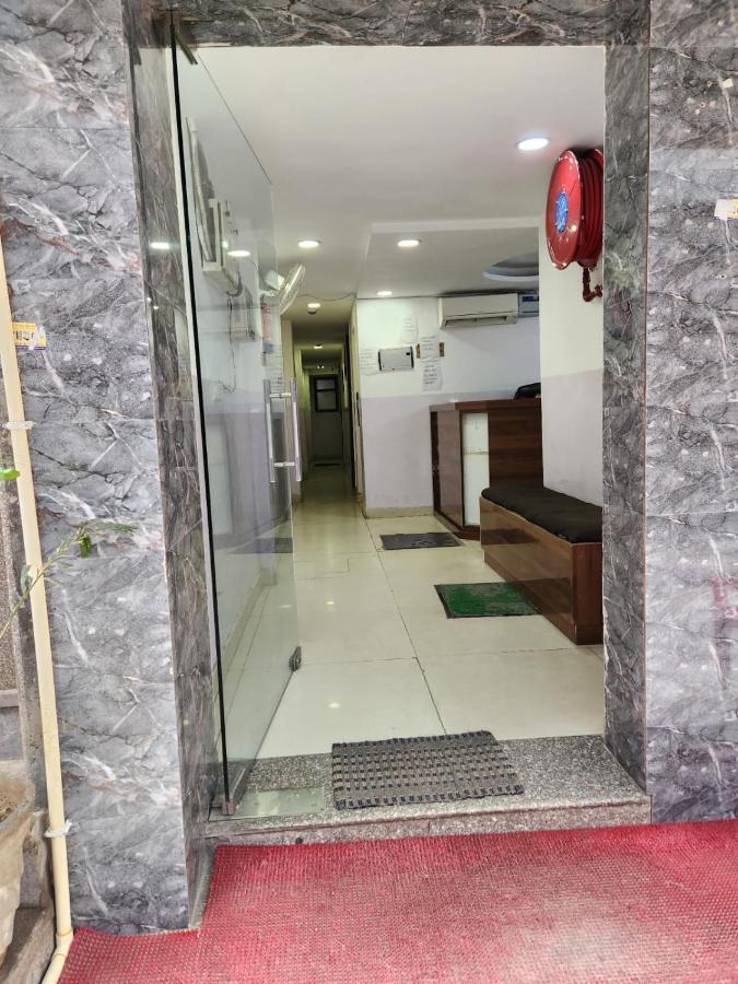 Hotel Cozy Cave Nueva Delhi Exterior foto