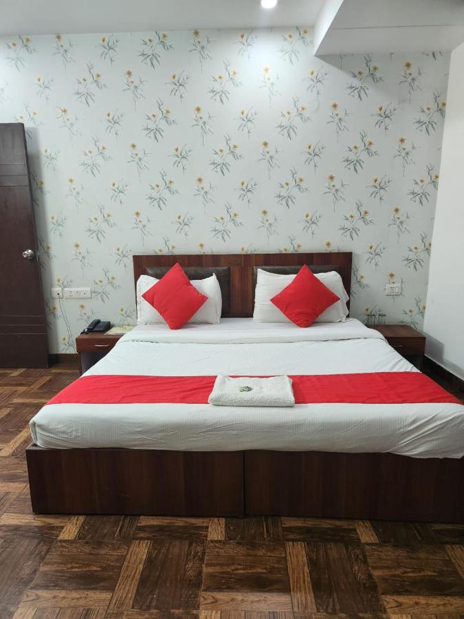 Hotel Cozy Cave Nueva Delhi Exterior foto